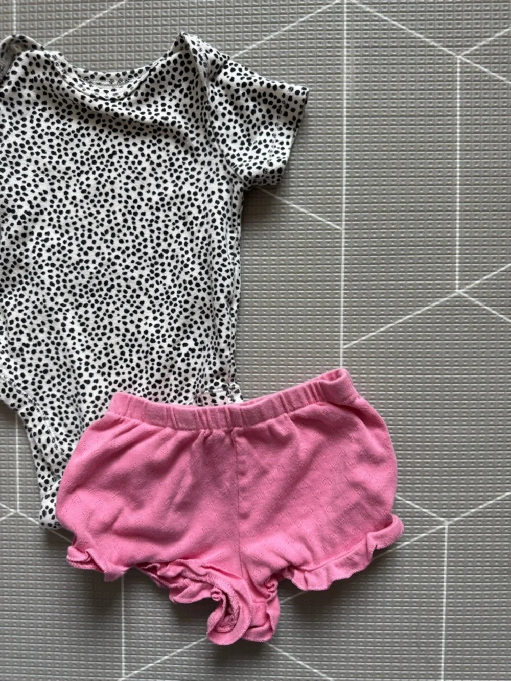 Old Navy|Baby girl summer set,polka dot bodysuit & pink Ruffle Hem Shorts•••Boho
